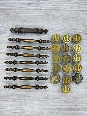 Antique / vintage drawer pulls 8 and cabinet knobs 16 diy refurbish projects